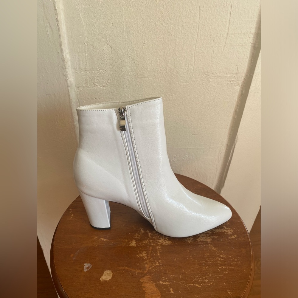 White Boots NWT Size Women’s  8.5
